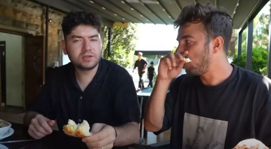Kafalar ile Ünlenen Fenomen Atakan Özyurt Yayın Sırasında Çalışanını Kovdu!