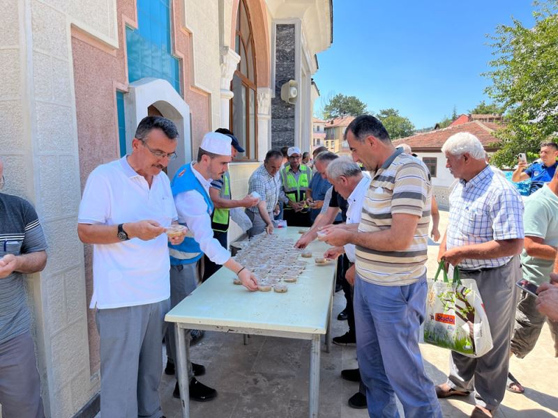 Hanönü Belediyesi aşure ikram etti