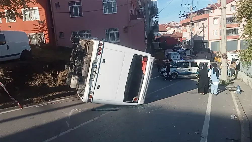 İşçi servisi yol kenarındaki yayaları ezdi! Ölü ve yaralılar var