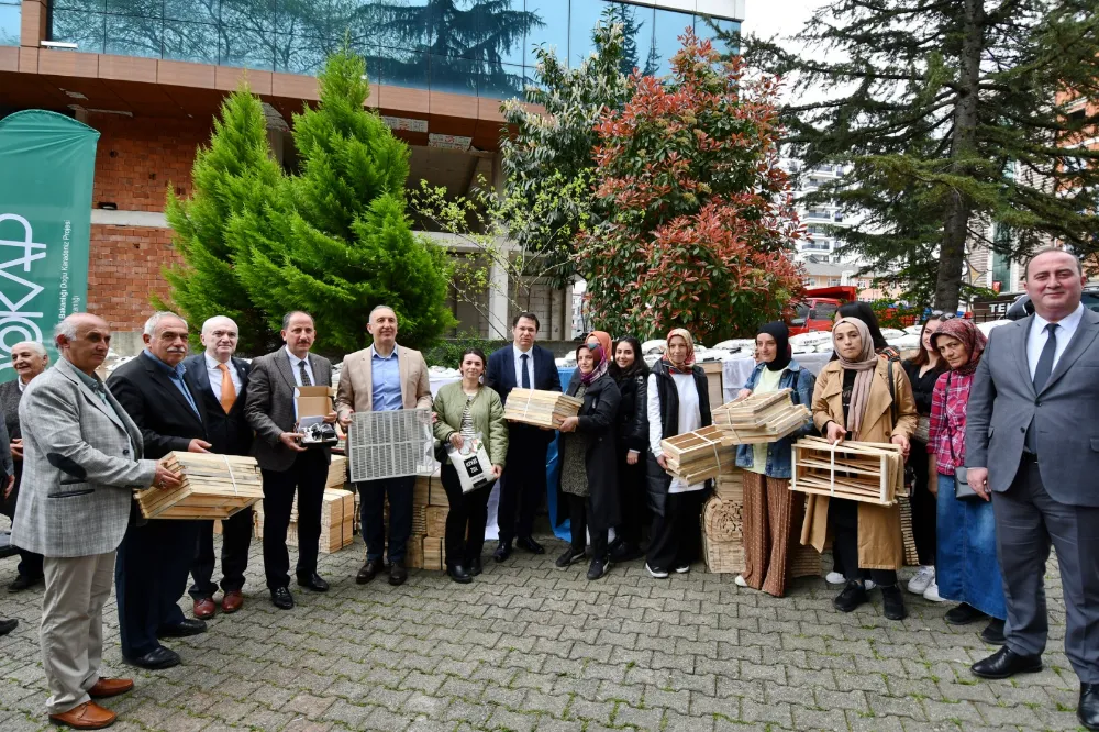 Rize’de Orman Köylüsü Kadınlar Arı Sütü Üretecek