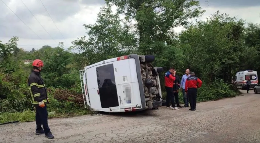 Fındık İşçilerini Taşıyan Minibüs Devrildi: 6 Yaralı!