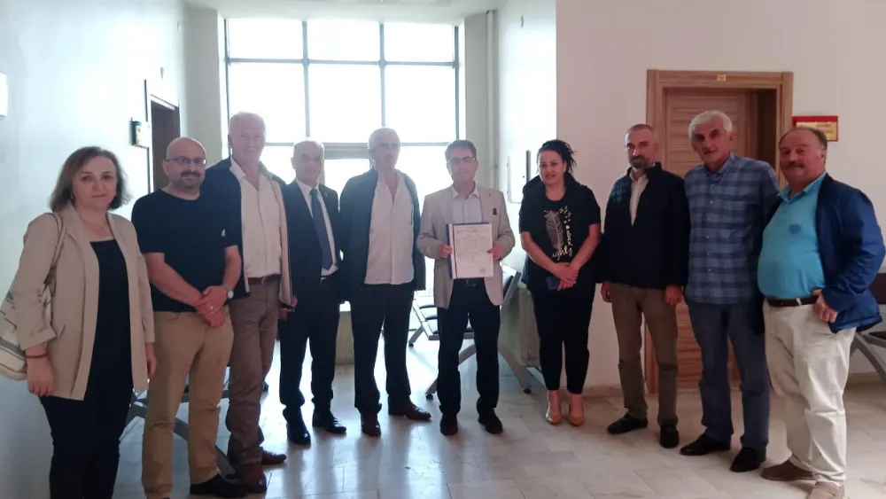 CHP Rize İl Başkanı Saltuk Deniz Mazbatasını Aldı