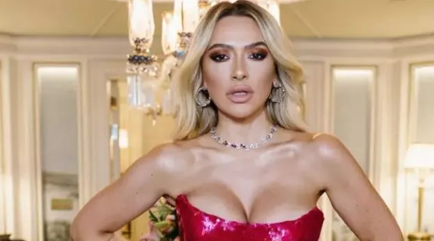Hadise Pozlarıyla Beğeni Topladı!