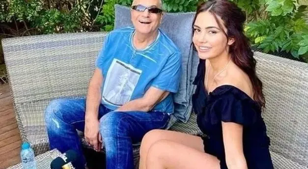 Ece Ronay Şiddet Gördüğünü Açıkladı!
