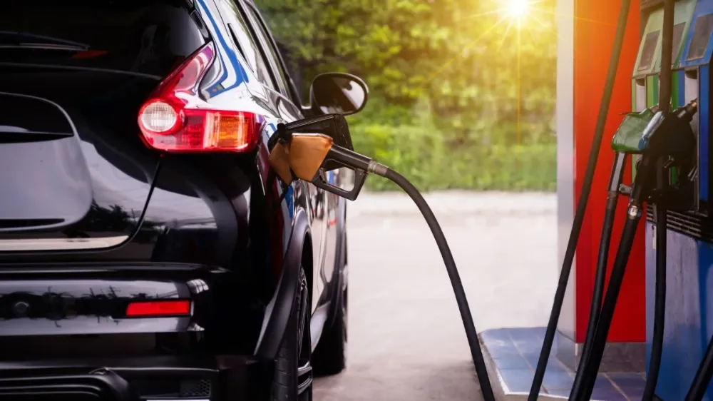 Benzine indirim gelecek mi? 
