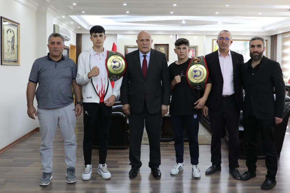 Başarılı Sporcularımız Belediye Başkanı Pekmezci