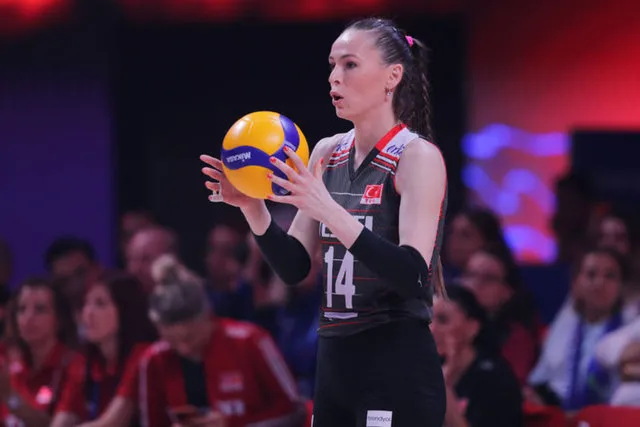 Milli voleybolcu Eda Erdem kimdir hayatı?