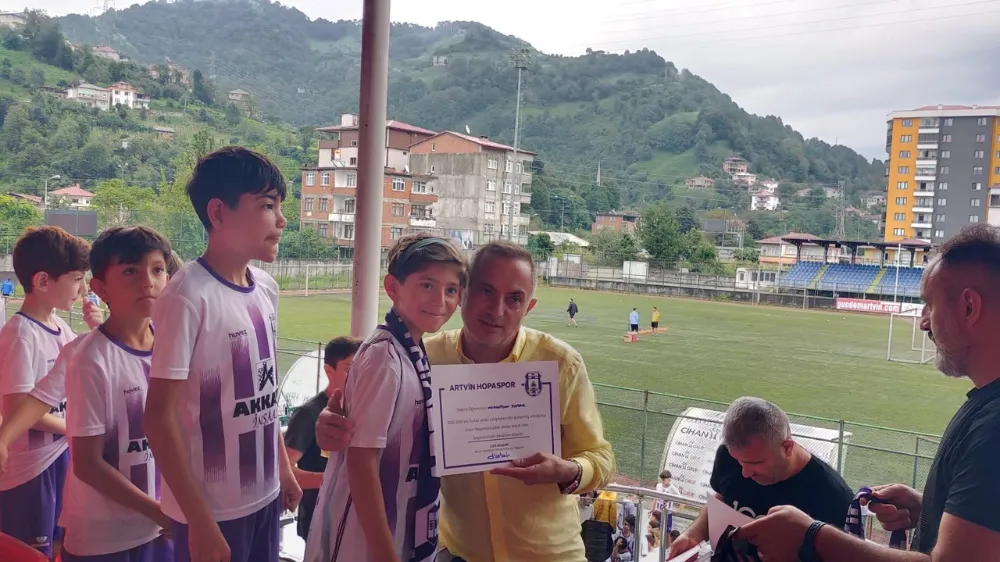 Yaz okulu öğrencilerine belgeleri verildi 