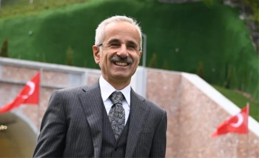 Abdulkadir Uraloğlu, Trabzon Büyükşehir Belediyesini Ziyaret Etti