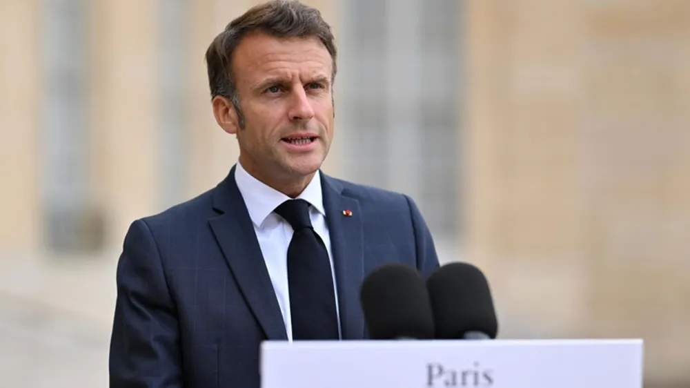  Cumhurbaşkanı Macron, yuhalandı