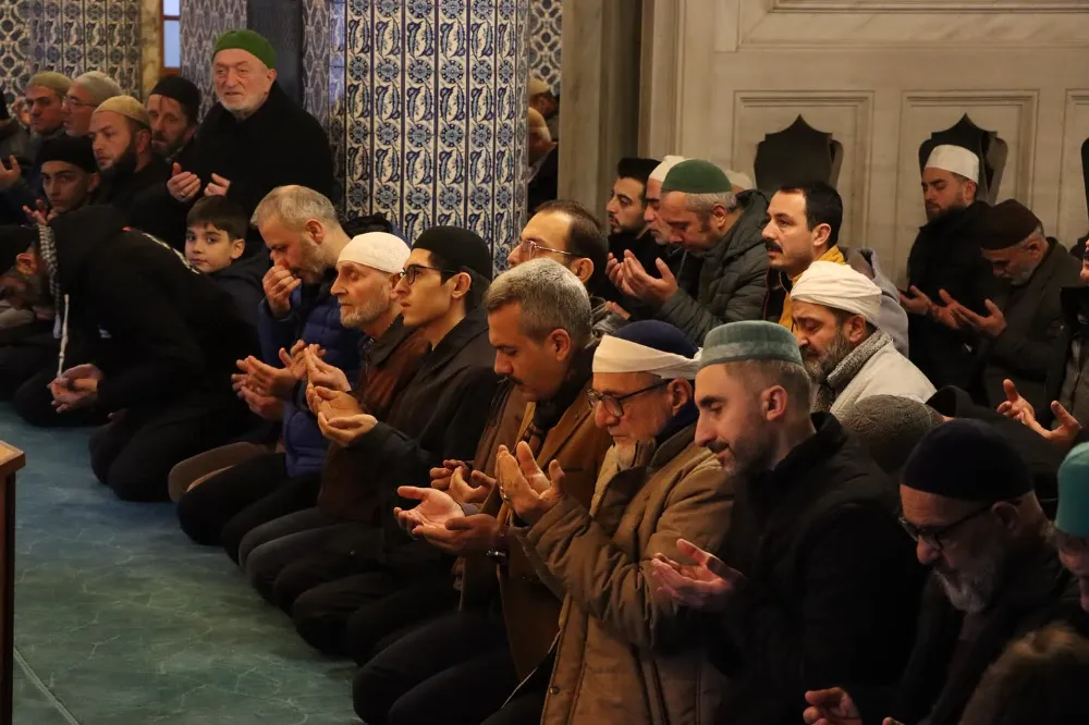 Rizeliler, 2024’ün İlk Sabahında Şehitlerimiz ve Filistinli Kardeşlerimiz İçin Dua Etti