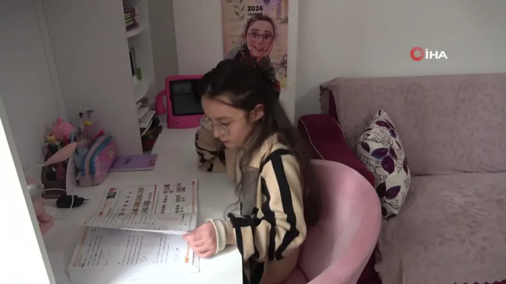Vali amcasından evde öğrenim gören minik Nursima