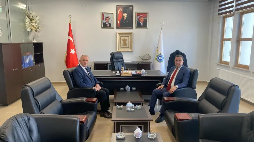 Bayburt Valisi Eldivan, Yardımcı