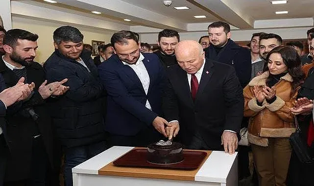 Başkan Sekmen, AK Parti Erzurum İl Gençlik Kollarının Sürpriz Kutlamasıyla Mutlu Oldu