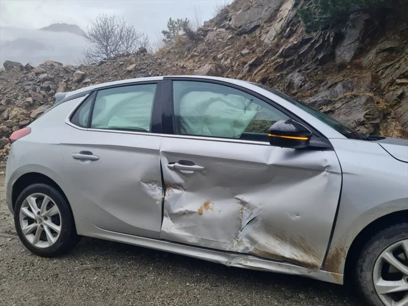 Artvin Şavşat kara yolunda heyelan meydana geldi