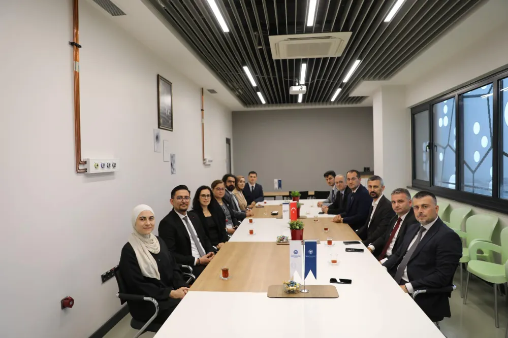 Başkan Ekim, KTÜ İlaç ve Farmasötik Teknoloji Merkezini Ziyaret Etti