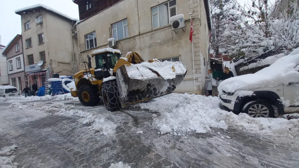 Şavşat Belediyesi, Yoğun Kar Yağışına Karşı 24 Saat Sürekli Çalışıyor