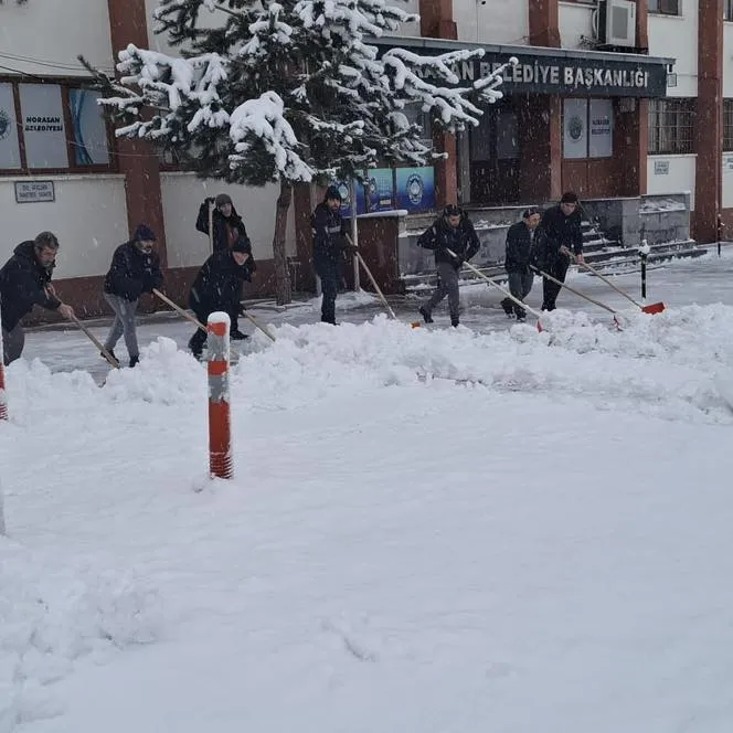  Horasan Belediyesi Kar Temizleme Çalışmalarını Sürdürüyor  