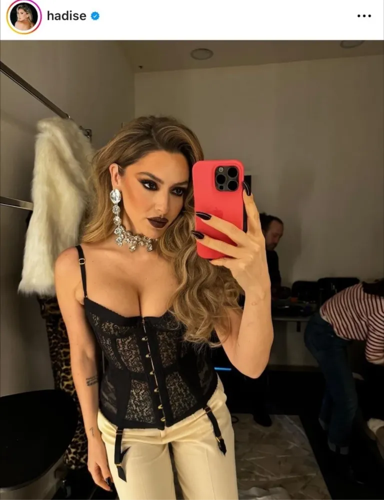Hadise göğüs dekolteli paylaşımına ne yazdı? Takipçileri Hadise