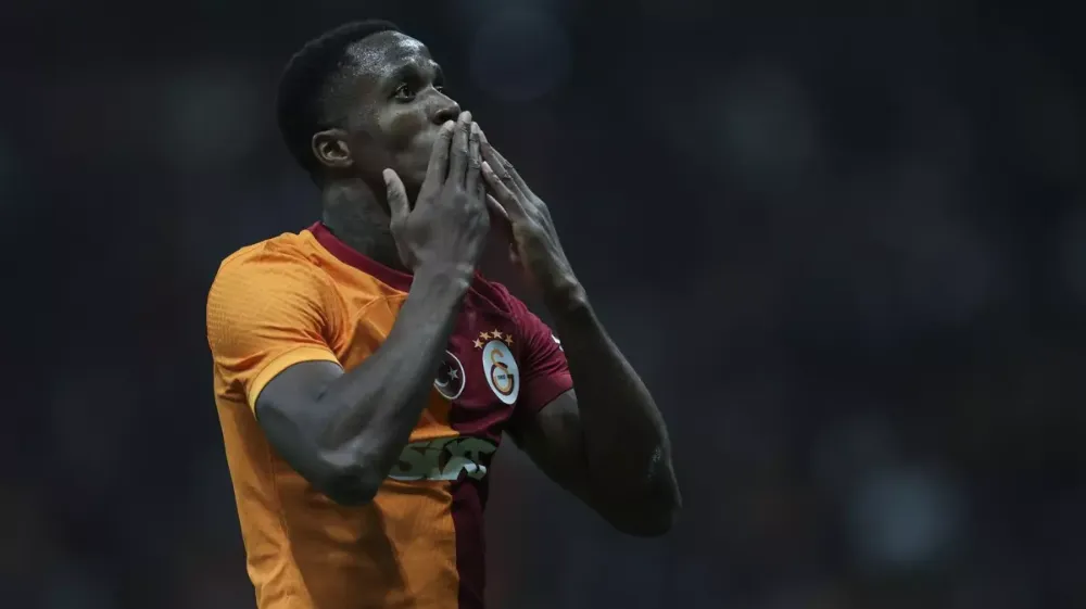 Zaha yeniden Ada yolcusu