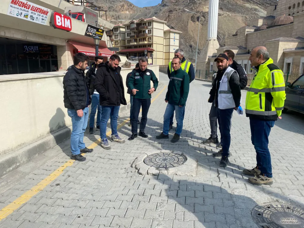 DSİ Ekipleri Yollardaki Logar Kapaklarını Onarıyor