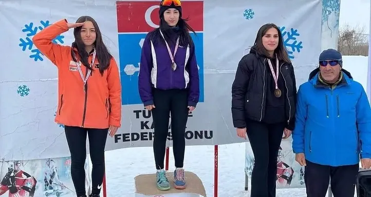 Çamlıhemşin Kayak Takımı Yine 1. Oldu