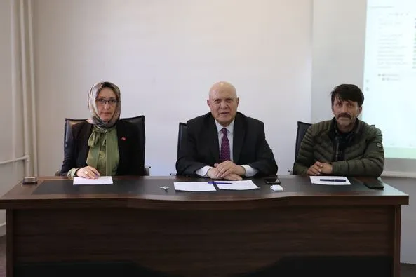 Bayburt Belediye Başkanı Pekmezci, Meclis Üyelerine Teşekkür Plaketi Takdim Etti