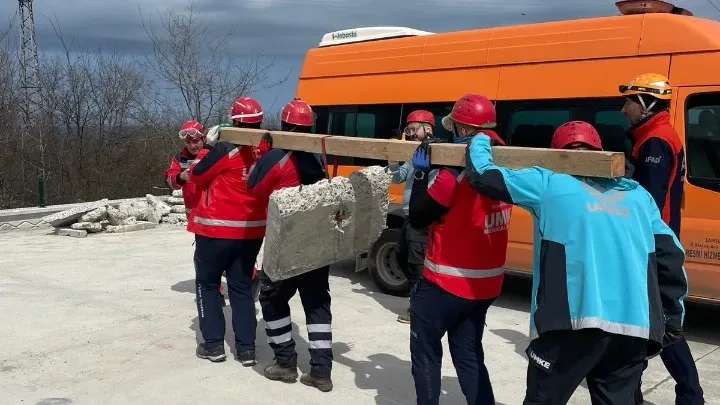 Trabzon UMKE Ekibi Depremde Arama Kurtarma Eğitimini Tamamladı