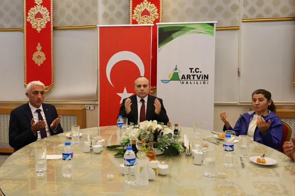 Artvin Valisi Ünsal Muhtarlarla Bir Araya Geldi