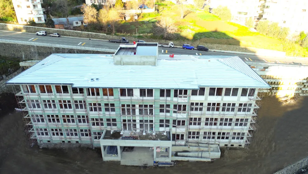 Akçaabat Merkez İlkokulu Yeni Binanın İnşaatı Hızla Yükseliyor