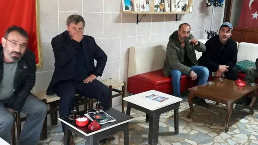 Arsin’de Çaylar Beleş: Siyasi Adaylar Vatandaşları Çayla Buluşturuyor