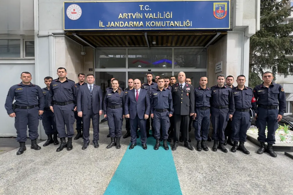 Vali Ünsal, Ramazan Bayramı’nın İlk Gününde Artvin İl Jandarma Komutanlığını Ziyaret Etti