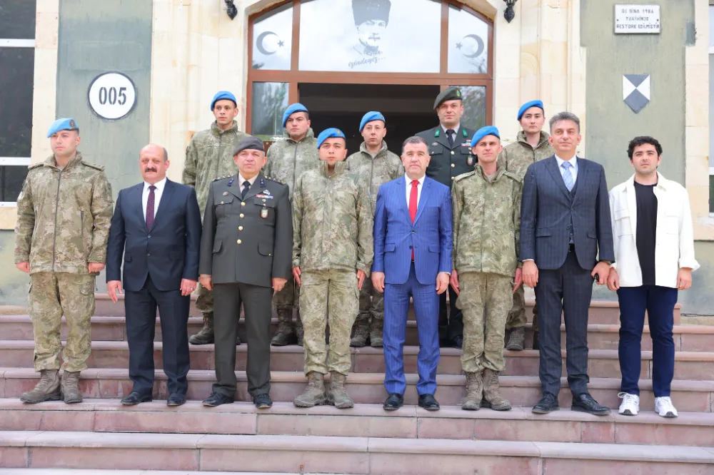 Vali Eldivan, Görev Başındaki Güvenlik ve Sağlık Çalışanlarını Ziyaret Etti