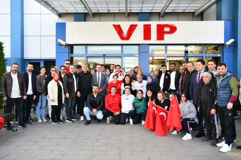 AVRUPA ŞAMPİYONU HAVVANUR’A MEMLEKETİ TRABZON’DA GÖRKEMLİ KARŞILAMA