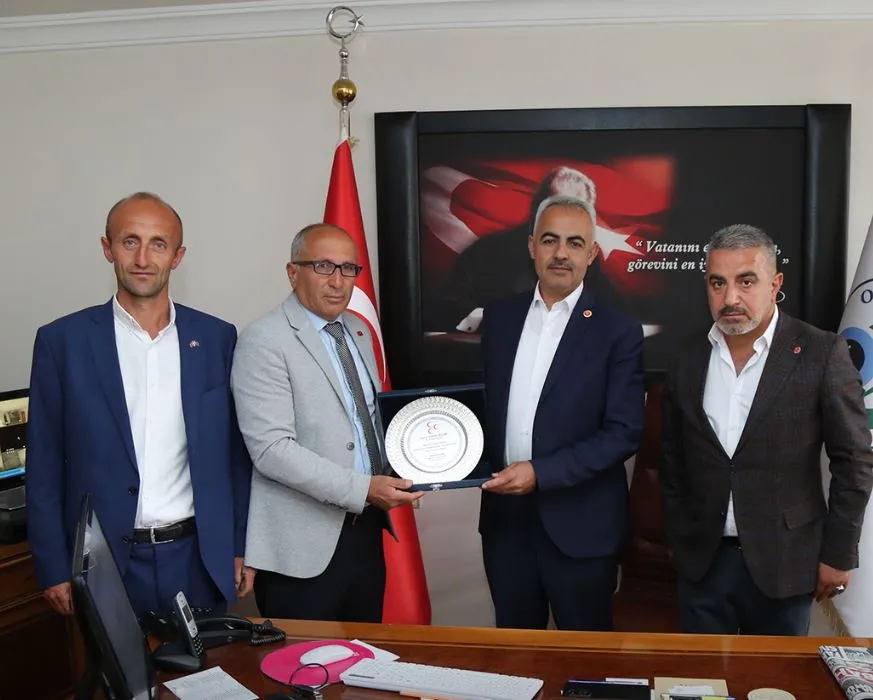 Milliyetçi Hareket Partisi Şenkaya İlçe Başkanı Çetin Aytekin, Başkan Çelebi