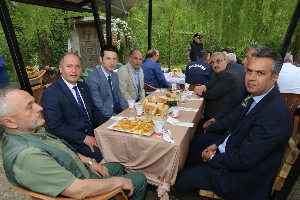 Yolgeçen Köyünde İlçe Protokolü ve Köy Halkına İkramda Bulunuldu