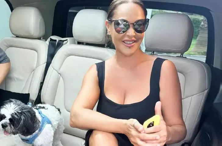 Hülya Avşar siyah mayosuyla çektiği pozlarını paylaştı! Sosyal medyayı salladı