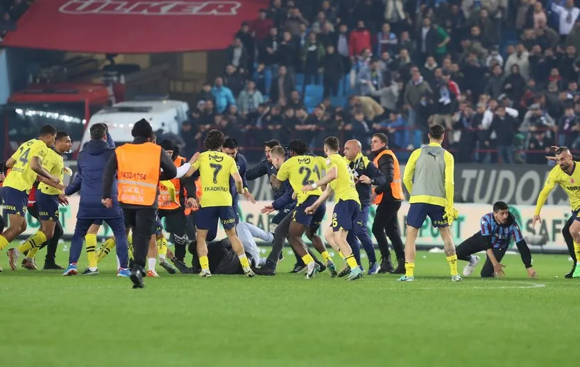 Türkiye Futbol Federasyonu Trabzonspor-Fenerbahçe maçına dair cezaları açıkladı!