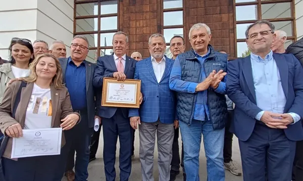 PAZAR BELEDİYE BAŞKANI NEŞET ÇAKIR MAZBATASINI ALDI