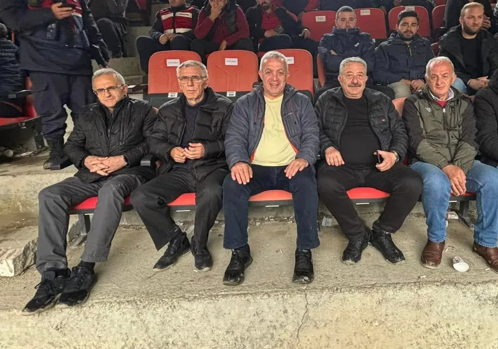 Artvin ve Murgul Belediye Başkanları, Melo Kaledibi Boğa Güreşlerini Birlikte İzledi