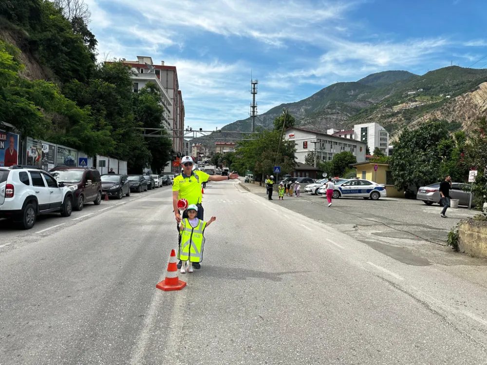 Küçük Mucitler Sınıfı Öğrencilerine Trafik Eğitimi Verildi