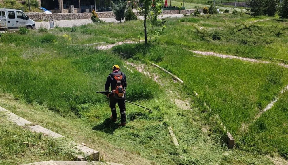 Bayburt Belediyesi Temizlik ve Bakım Ekipleri Hız Kesmeden Çalışmalarını Sürdürüyor