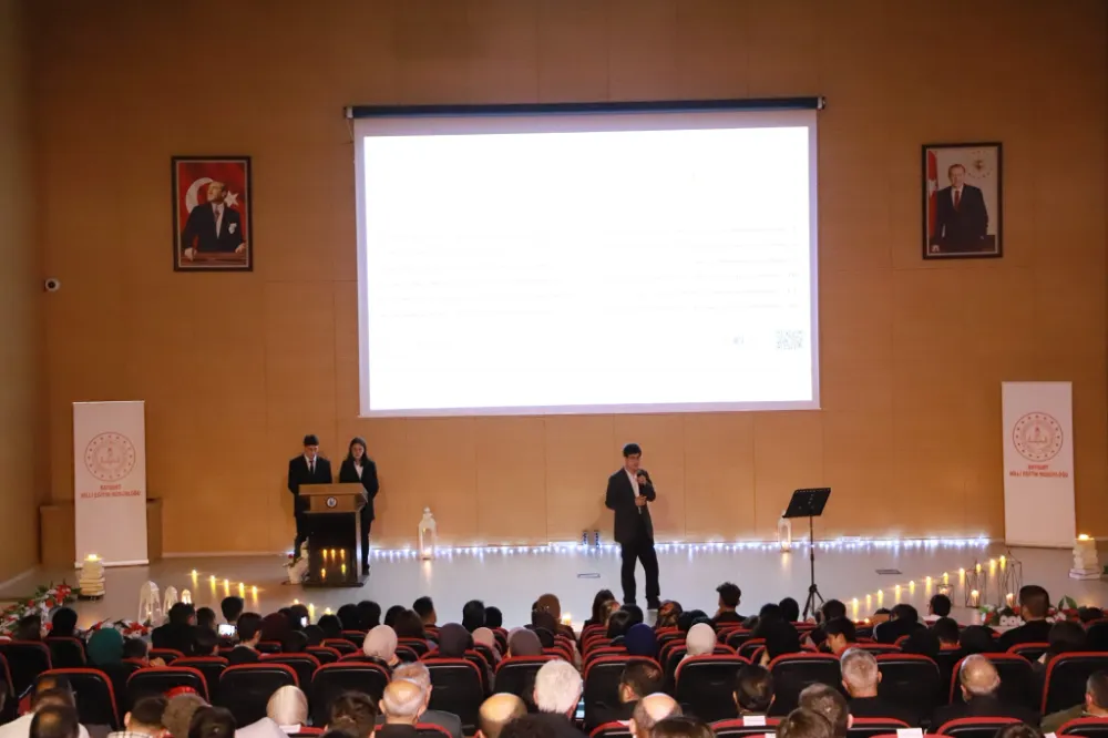 Liseli Öğrenciler, Okudukları Dizelerle Gönüllere Hitap Etti