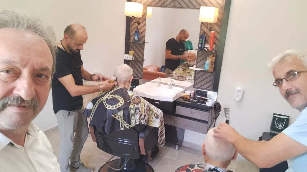 Rize Berberler Odasından huzurevinde bayram tıraşı