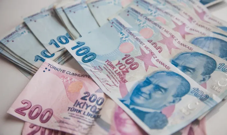 En düşük emekli maaşı ne kadar olacak? Ünlü ekonomistten olay tahmin