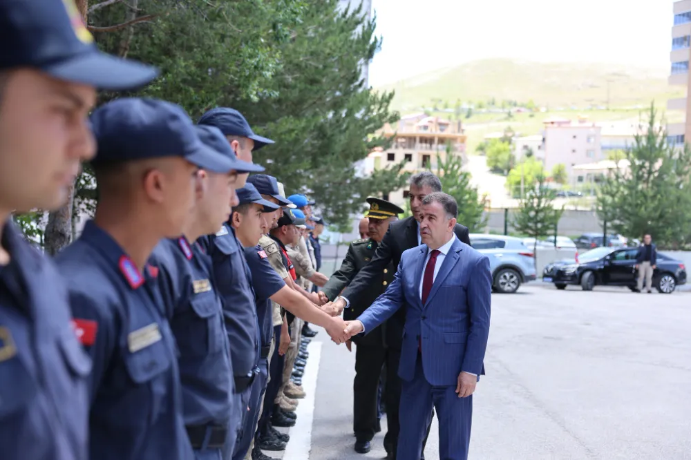 Vali Eldivan, Garnizon ve Emniyet Birimlerinde Bayram Tebrikleri Sundu