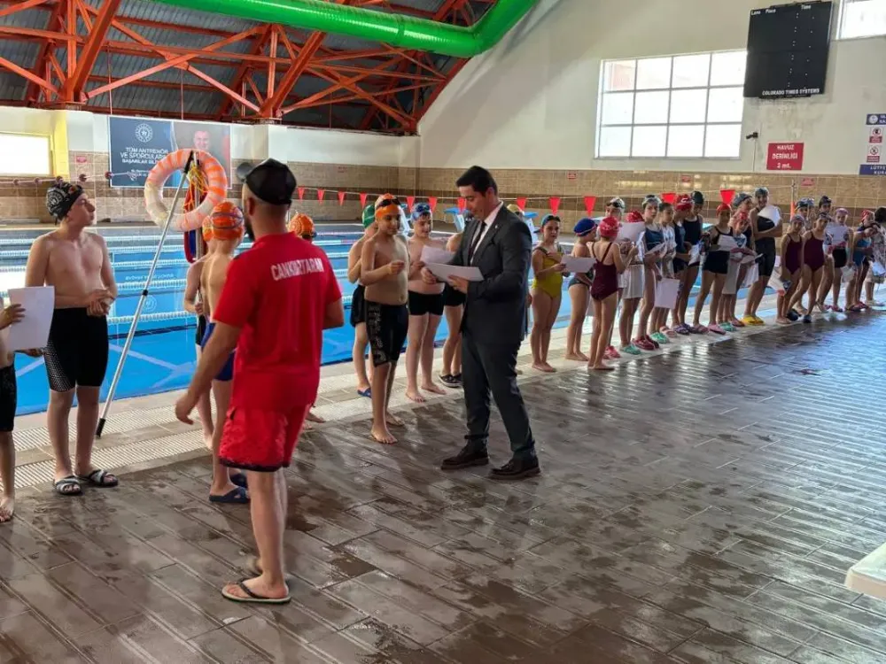 Yarı Olimpik Yüzme Havuzunda Çocuklara Yüzme Eğitimi: 