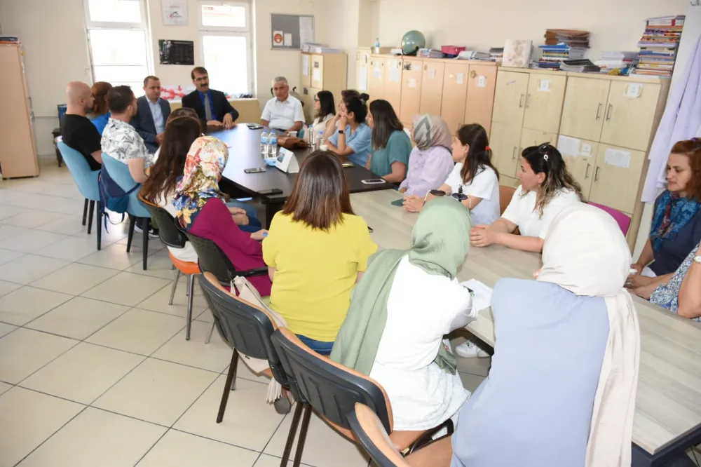 Şehit Erol İnce İmam Hatip Ortaokulunda Öğretmenler İle Yıl Sonu Değerlendirmesi