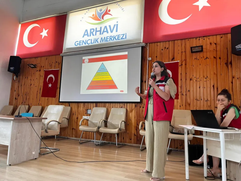 Arhavi Gençlik Merkezi’nde Aile İçi İlişkiler Eğitimi