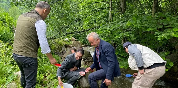 İkizdere’de Milli Parklardan Alabalık Yavrusu Bırakıldı